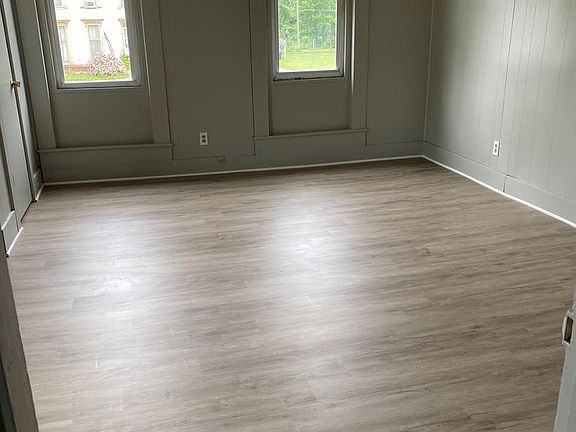 3rd image of 511 E College St #4