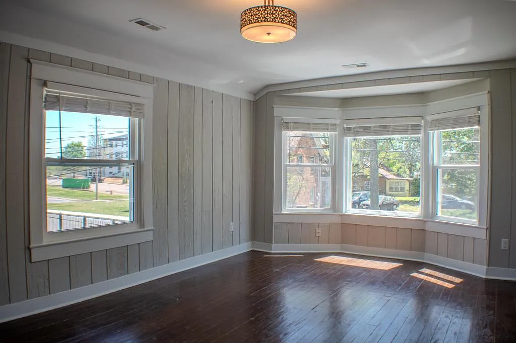 304 W Colville St — Photo 2