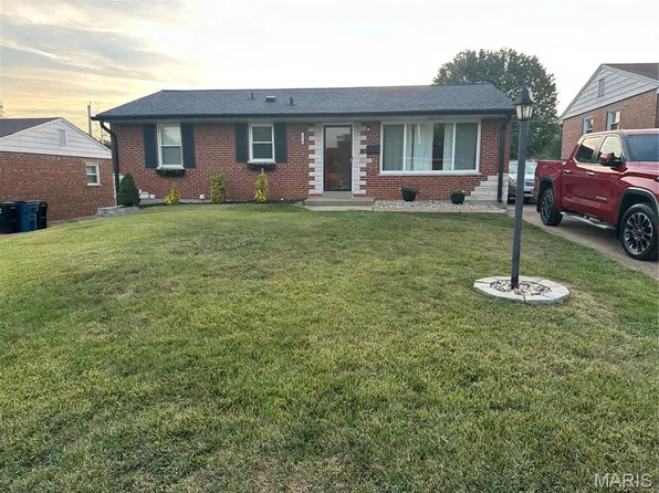 9810 Glenmont Dr, Saint Louis, MO 63123