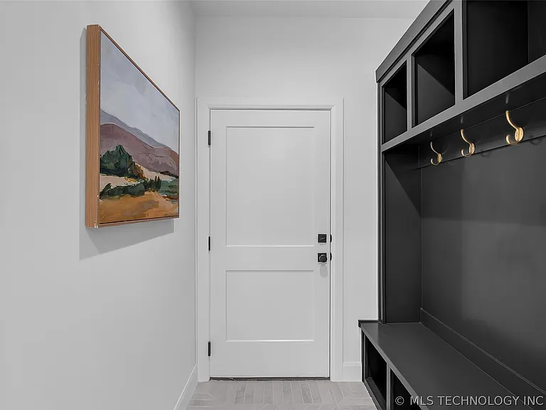 515 W El Paso St — Photo 56