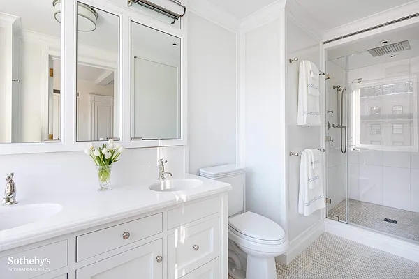 Sold by Sotheby's International Realty | media 11