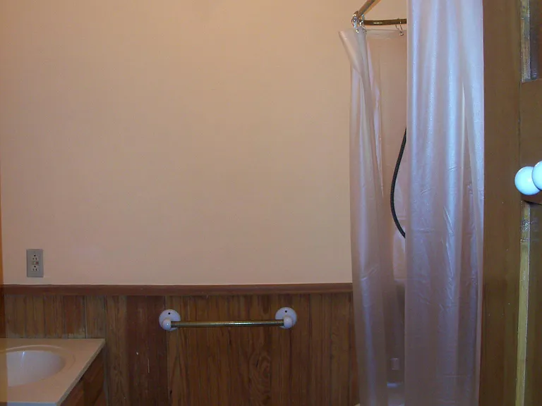 1507 Robert St — Photo 10