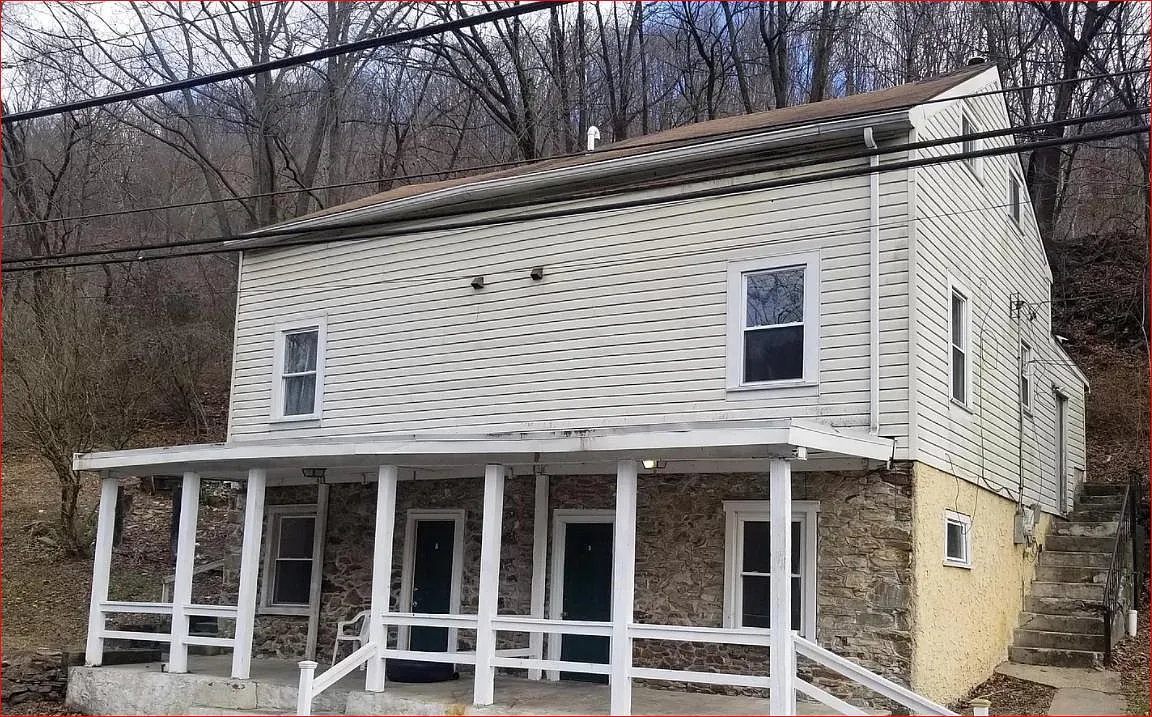 3 bed, 953 sqft, $2,050 — Photo 1