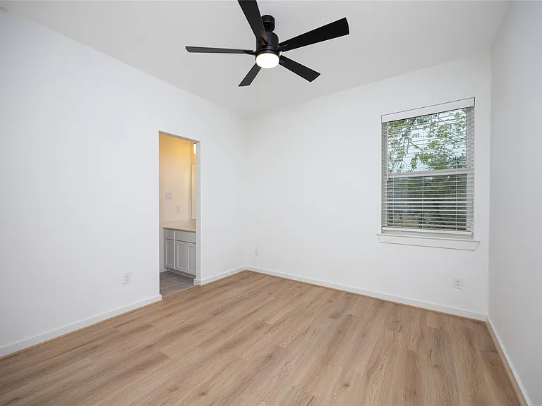 1951 Longmire Villas Ct — Photo 30
