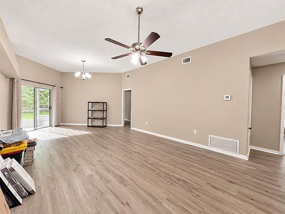 5th image of 28427 Sunvale Pl
