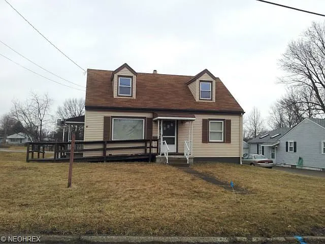 541 Edison Ave photo 1