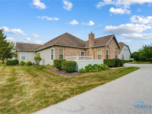 171 Stonegate Blvd, Bowling Green, OH 43402