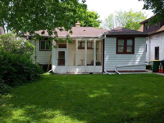 Rear screened porch, sunroom
