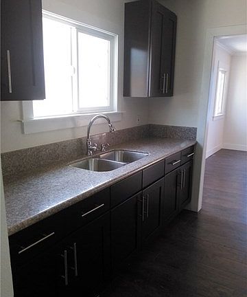 5th image of 419 E 70th St