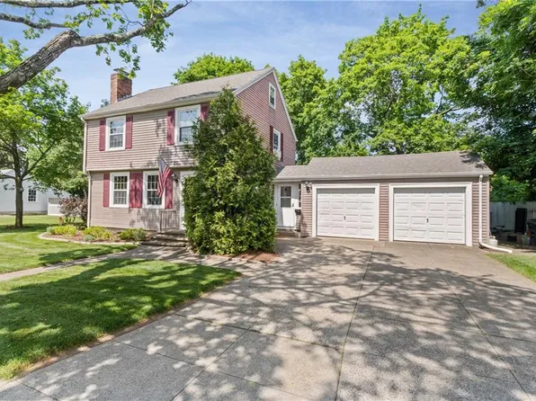 36 Woburn Rd, Rumford, RI 02916