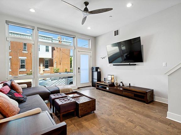 5th image of 1541 N Mascher St #2
