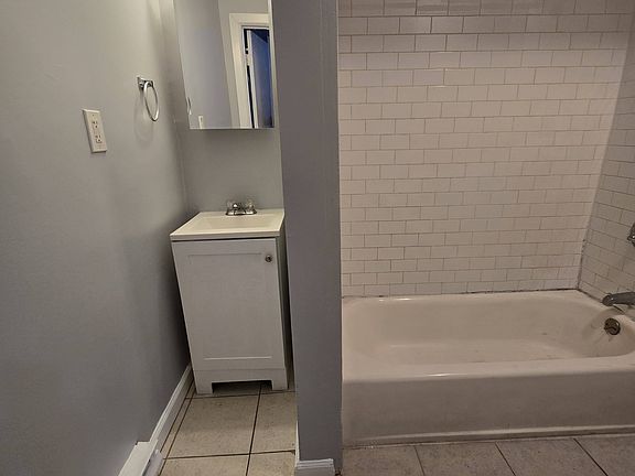 5th image of 366 Forrest St APT 1