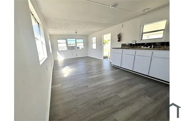Building Photo - 3680 Dixie Hwy NE #17