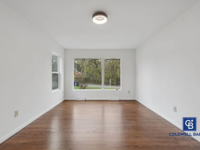 1444 Ames Ave E — Photo 8