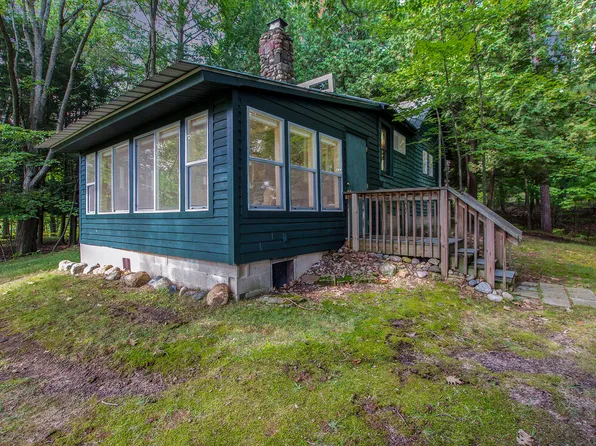 3027 W Yankee Rd, Six Lakes, MI 48886