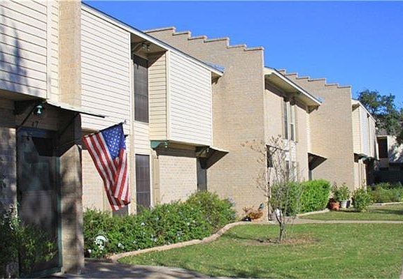 2nd image of 801 Greenbriar Dr