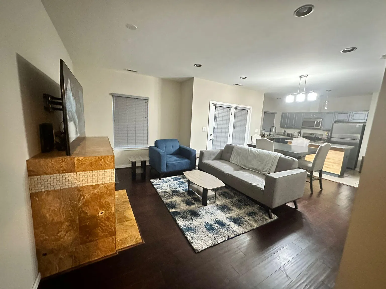 830 E Bowen Ave — Photo 1