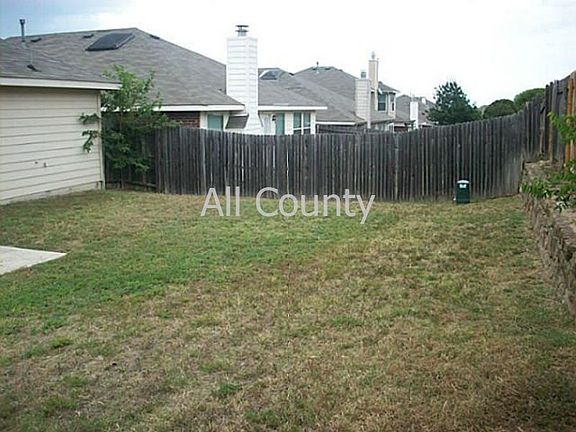 2nd image of 825 Fox Hunt Trl