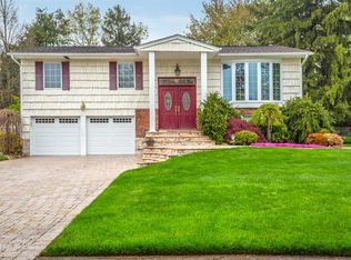 59 Rumford Rd, Kings Park, NY 11754