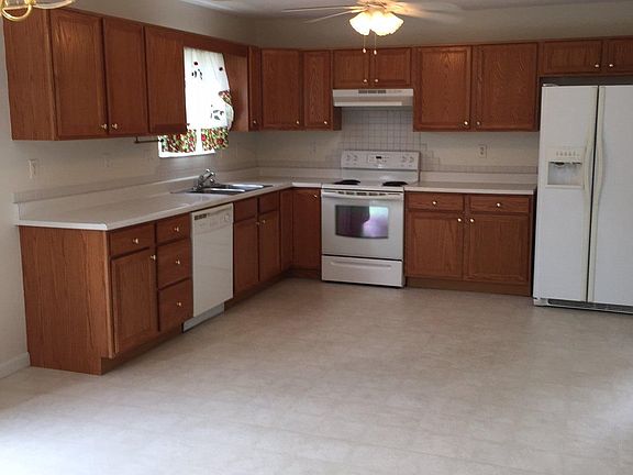 5th image of 443 Rosebud Cir