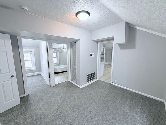 4th image of 169 Sherburne Ave Unit 2
