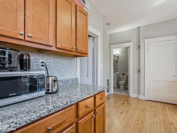 4th image of 1935 W Cortland St APT 2