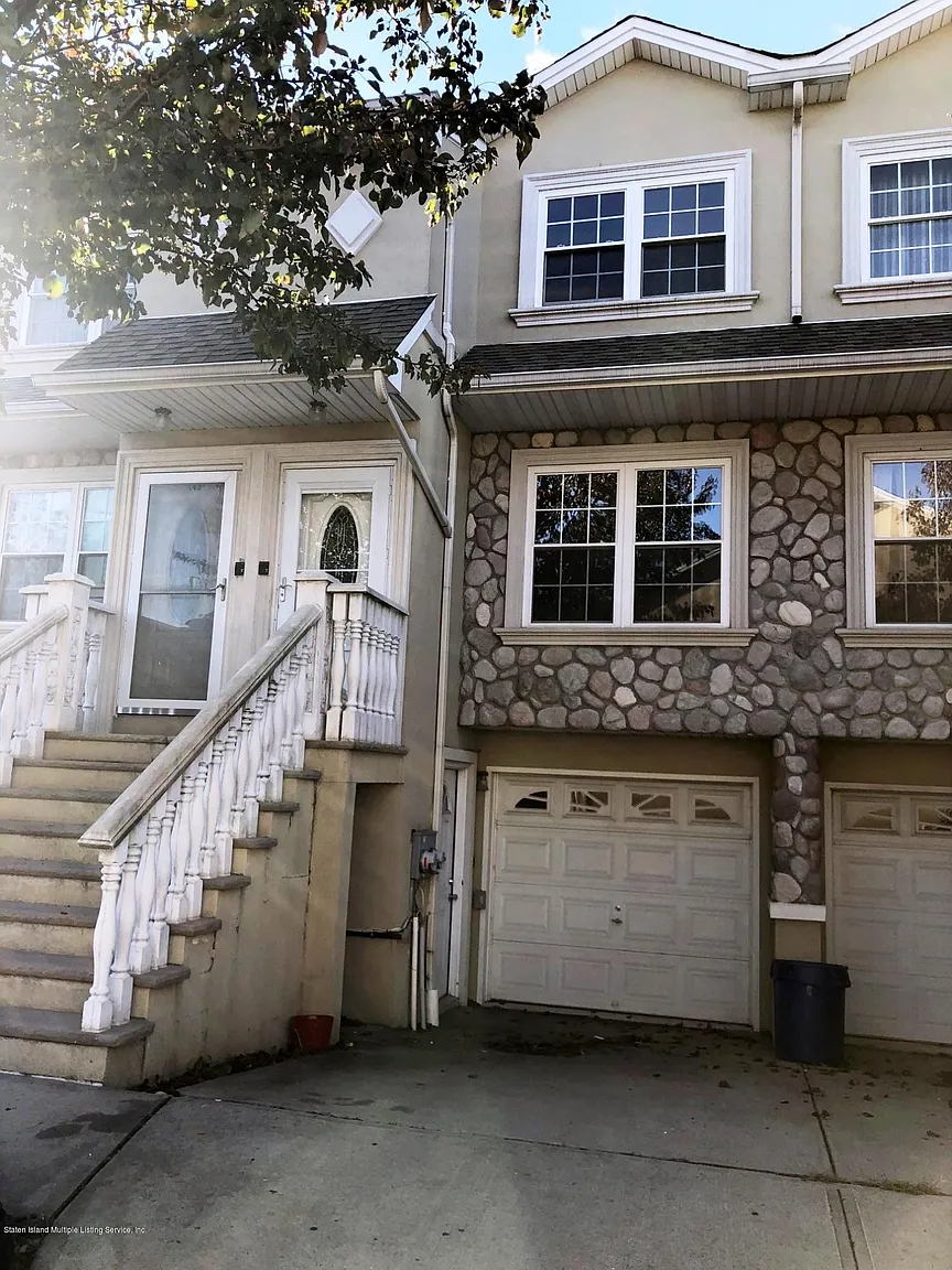 141 Dartmouth Loop photo 1