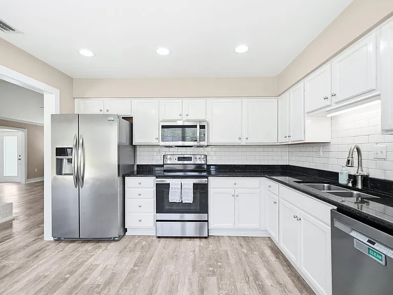 942 Rue De Palms Dr — Photo 37