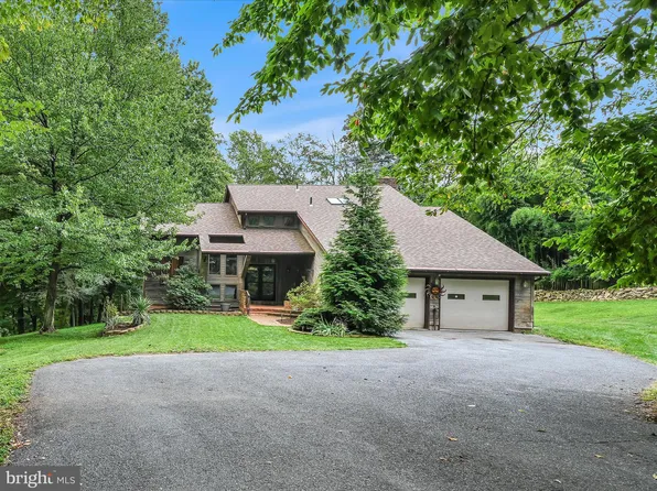 1045 Hill Rd, Wernersville, PA 19565