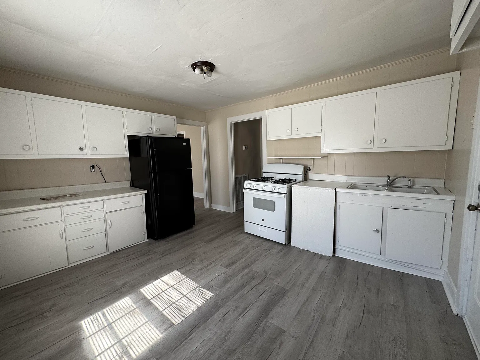 2 bed, 1.0 bath, 700 sqft, $800 — Photo 4