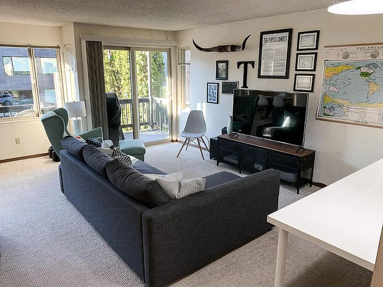 2362 Franklin Ave E #202 — Photo 2