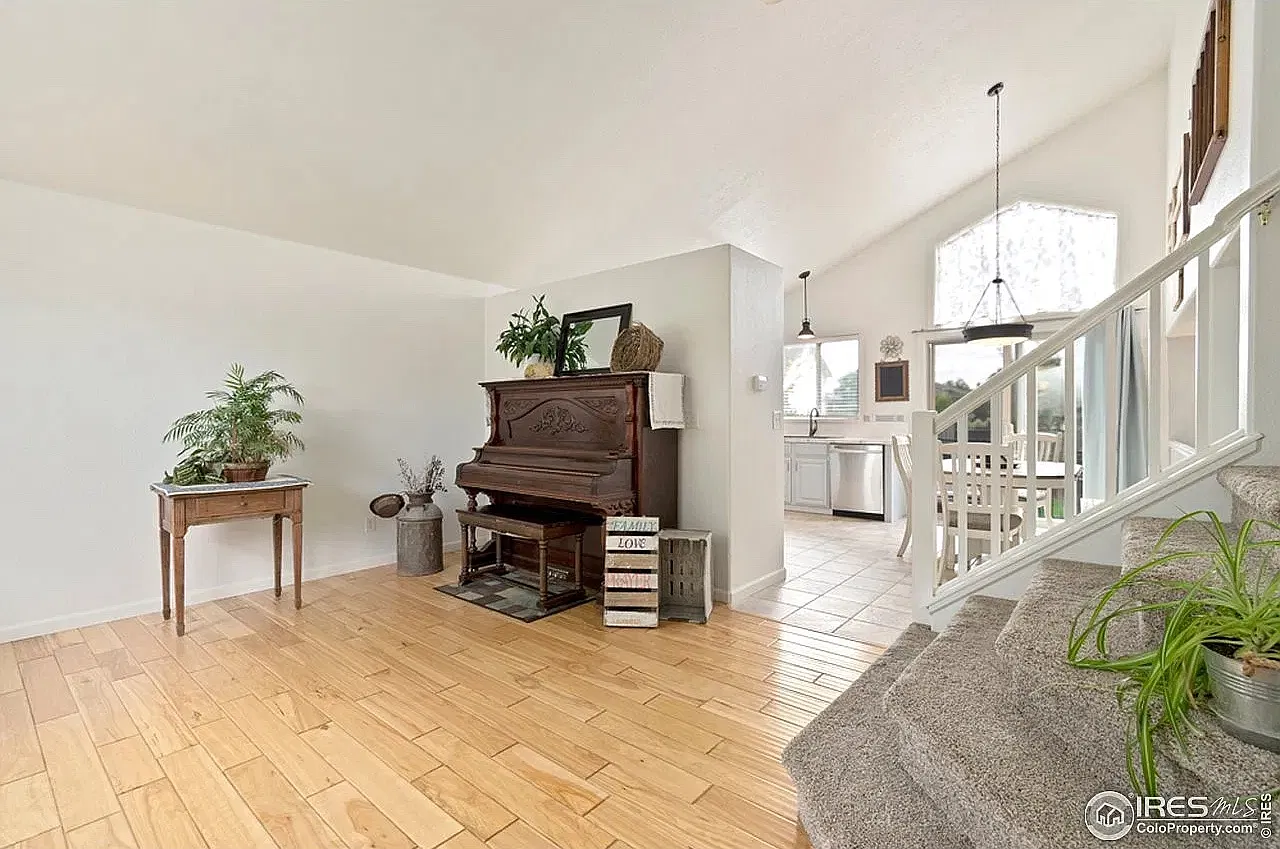 4 bed, 2379 sqft, $2,850 — Photo 3