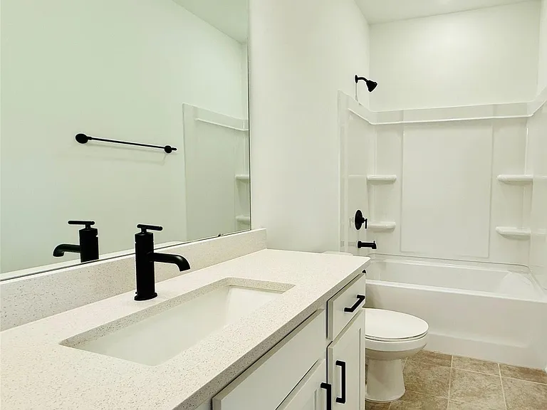 10000 Ridgemore Dr — Photo 2