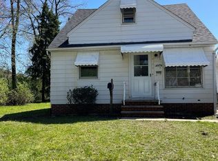 12914 Park Knoll Dr, Garfield Heights, OH 44125