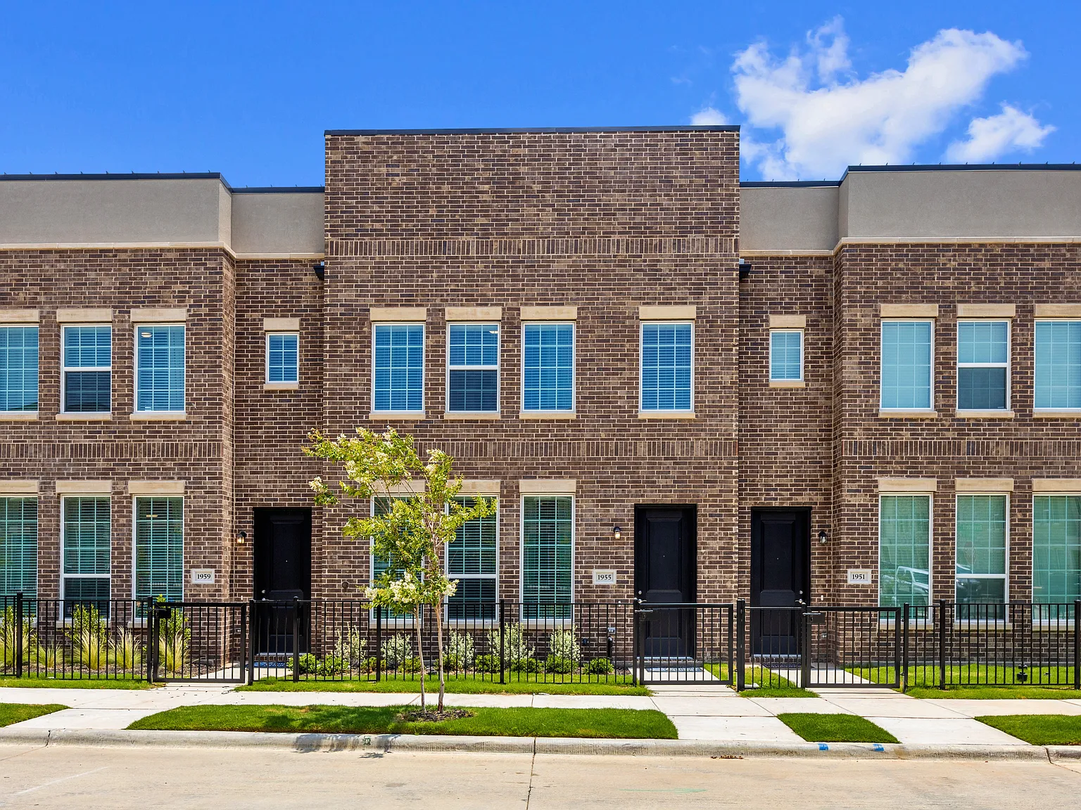 Frontera Shores Townhomes — Photo 1