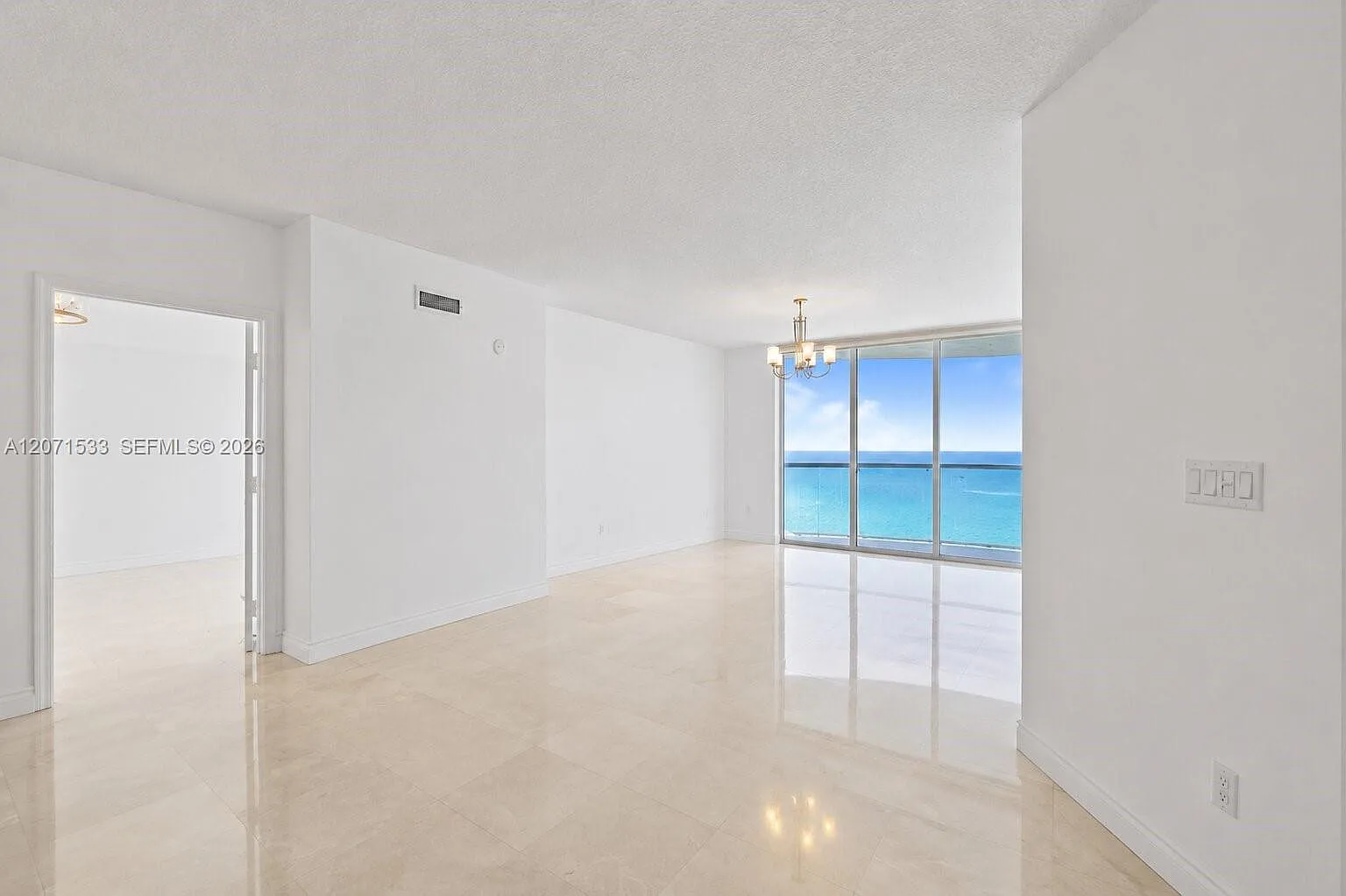 La Perla Condo — Photo 4