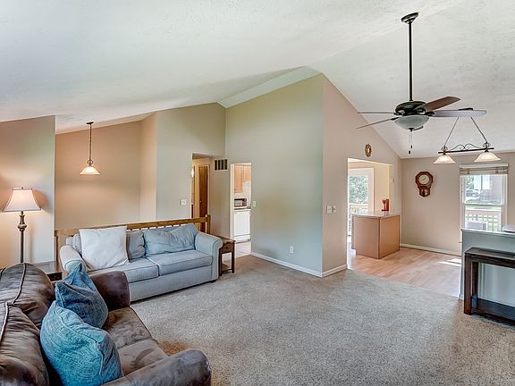 3rd image of 7666 Devonwood Dr