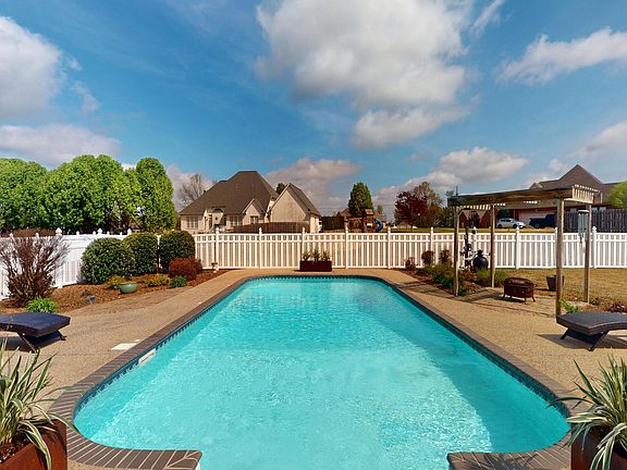 3rd image of 110 Bellemeade Dr