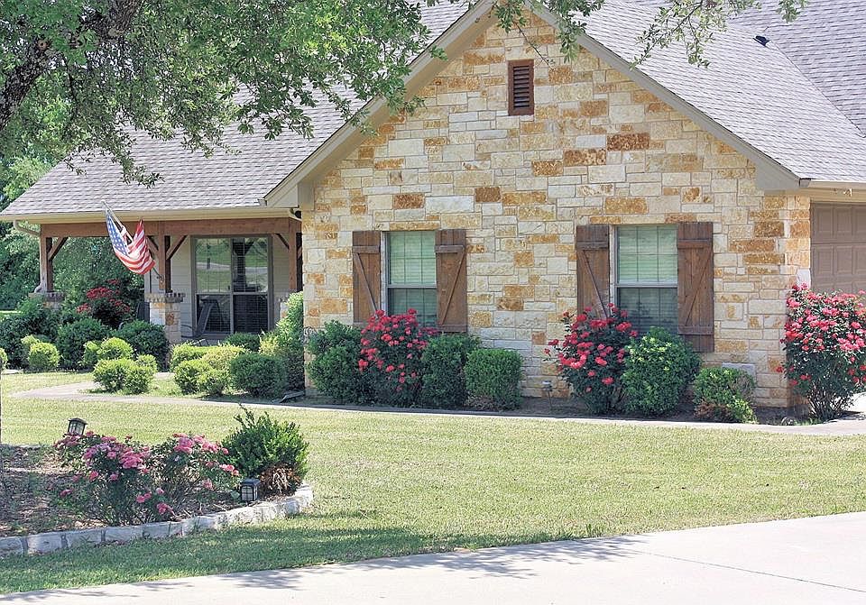 1st image of 1096 Bluebird Ln