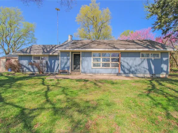 25388 Chieftain Rd, Lawrence, KS 66044