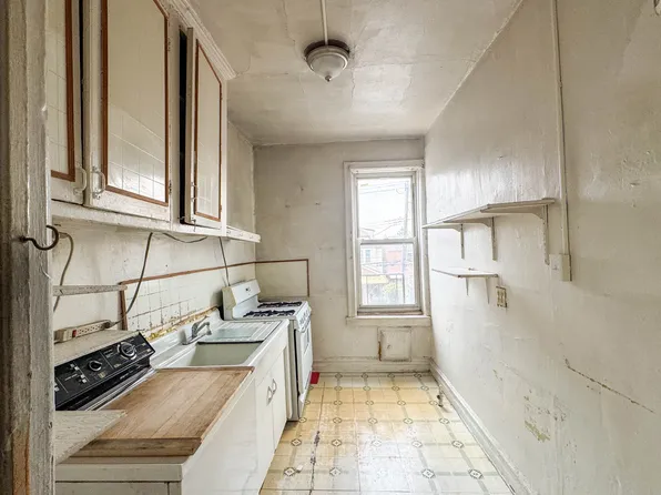 109-18 Lefferts Boulevard image 6 of 15