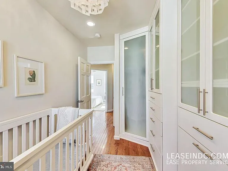 535 Gresham Pl NW — Photo 23