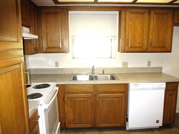 5th image of 203 Yorkshire Ct