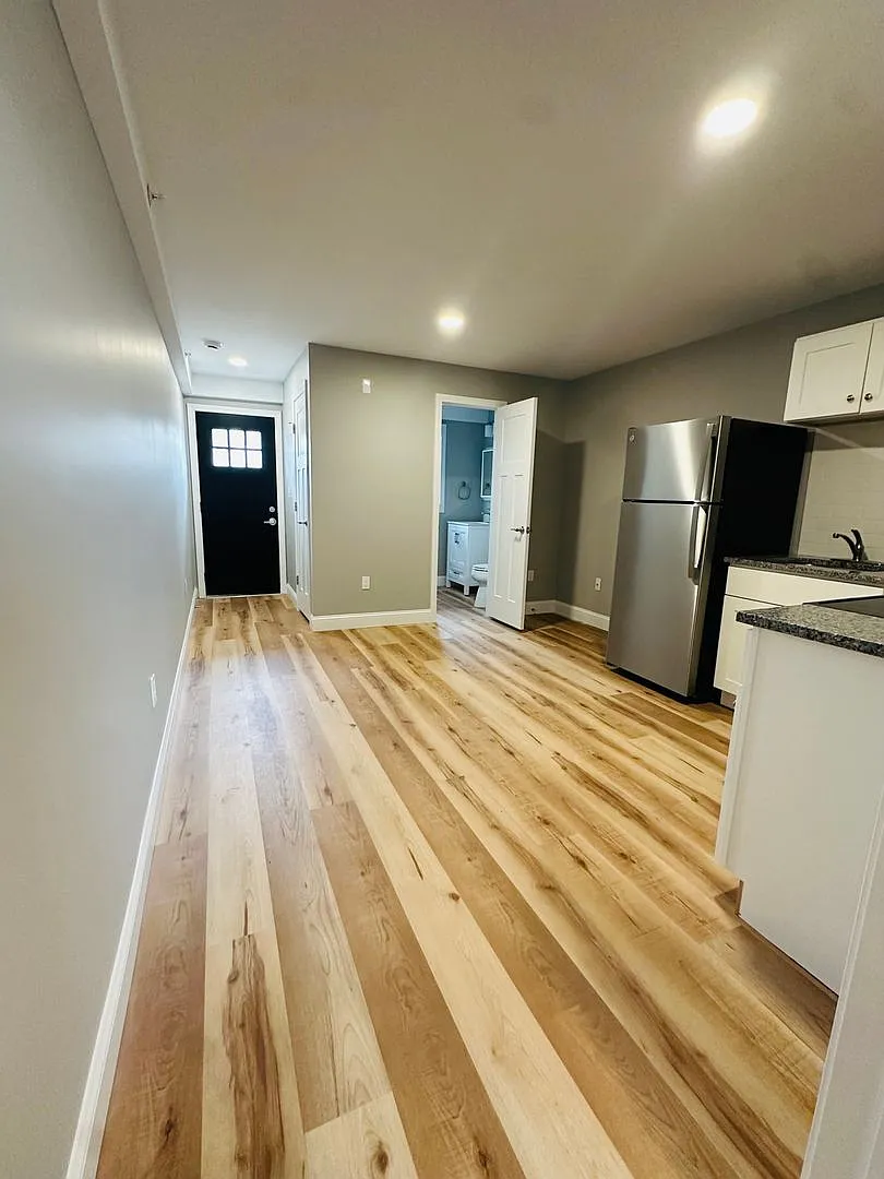 Building Photo - 371 Elm St