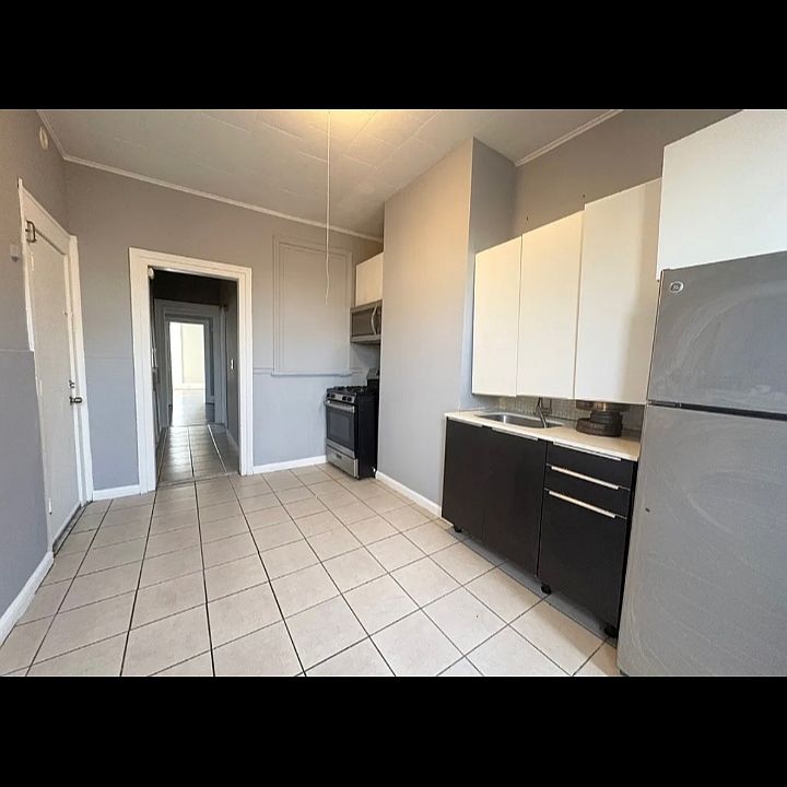 1st image of 218 Bowers St #2L