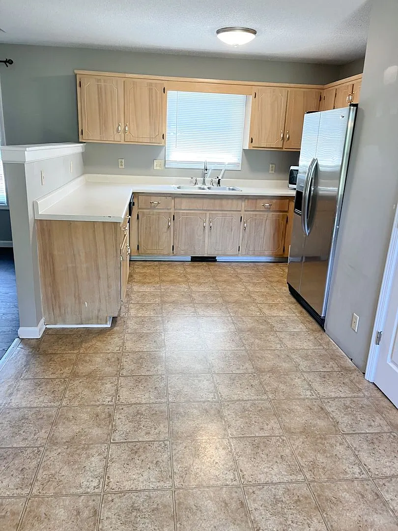 3 Bedroom 2 Bathroom Home in Well Established Neighborhood! — Photo 4