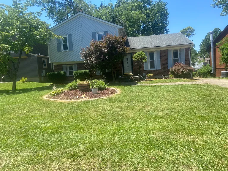 4806 Redmon Ct — Photo 1