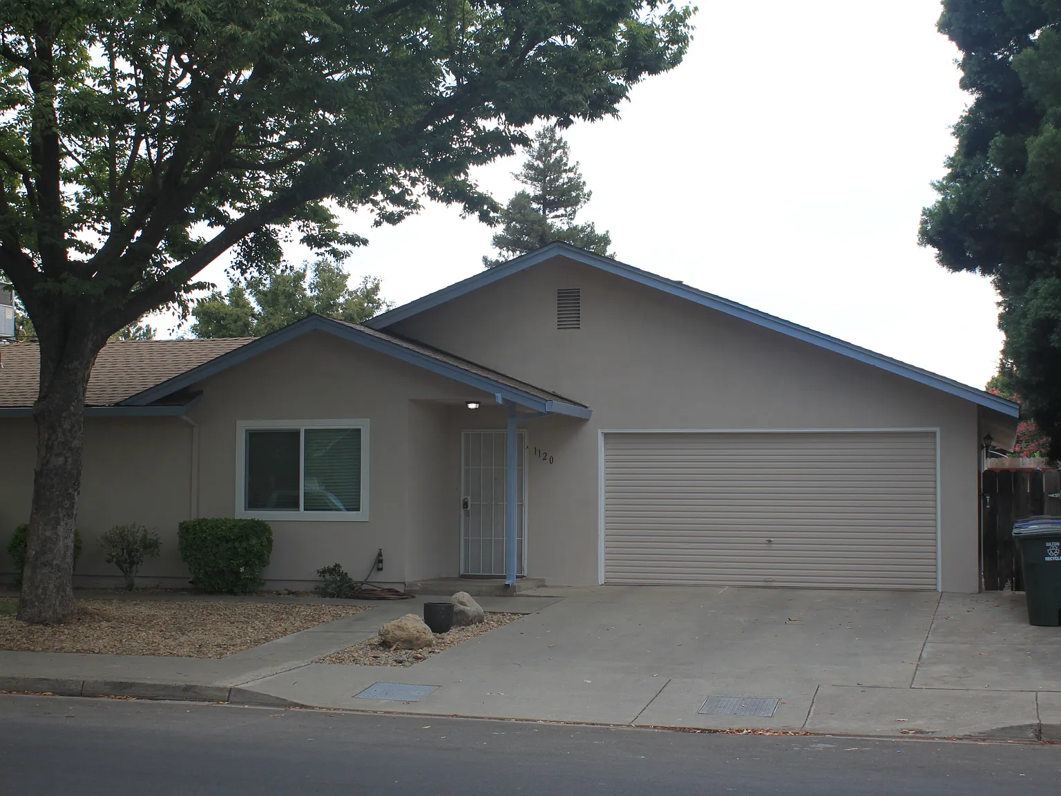 2 bed, 1000 sqft, $1,750 — Photo 1