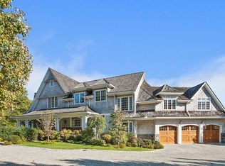 7 Overlook Dr, Mount Kisco, NY 10549