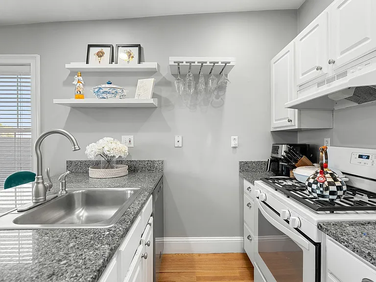 7 Brewster St #3 — Photo 9